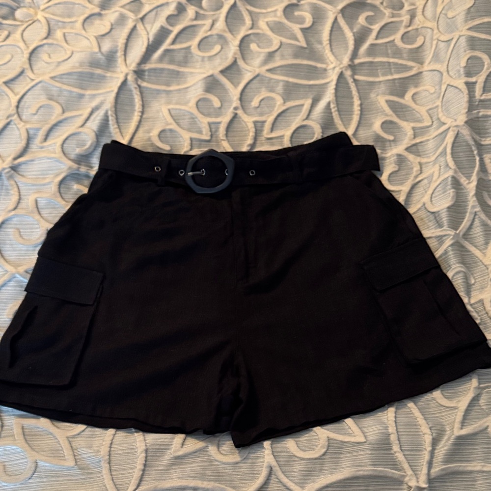 High-Waist Black Cargo Shorts with Round Buckle Belt NWOT